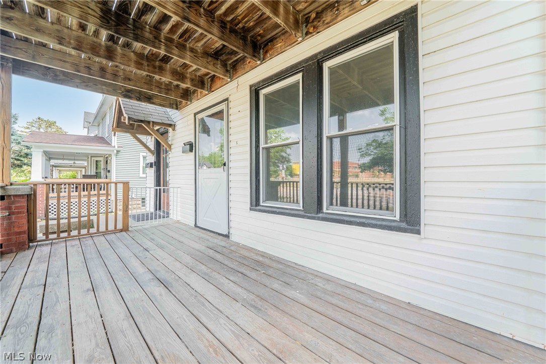 1318 Middle Avenue Property Photo 3