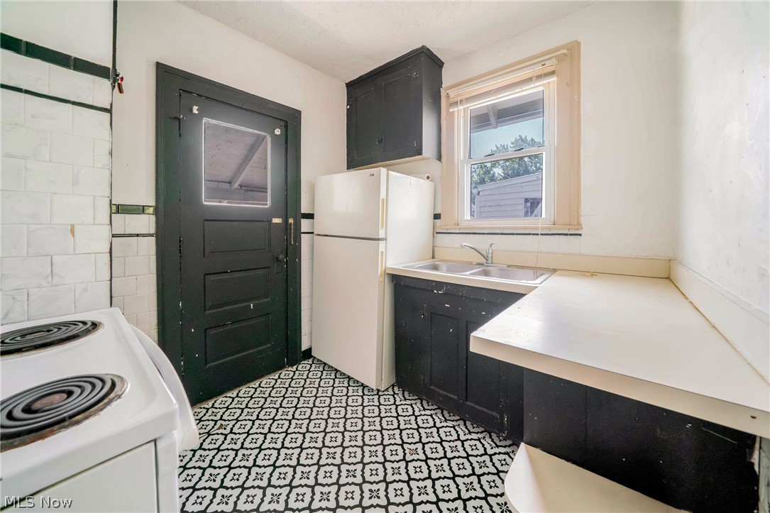 1318 Middle Avenue Property Photo 6