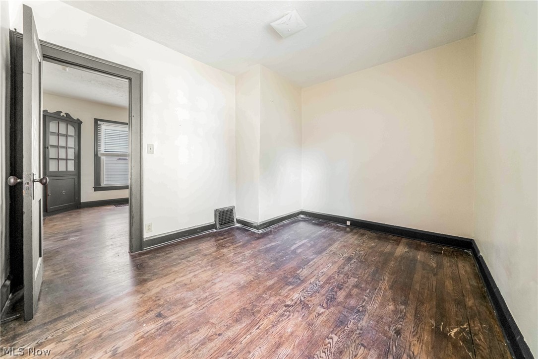 1318 Middle Avenue Property Photo 15