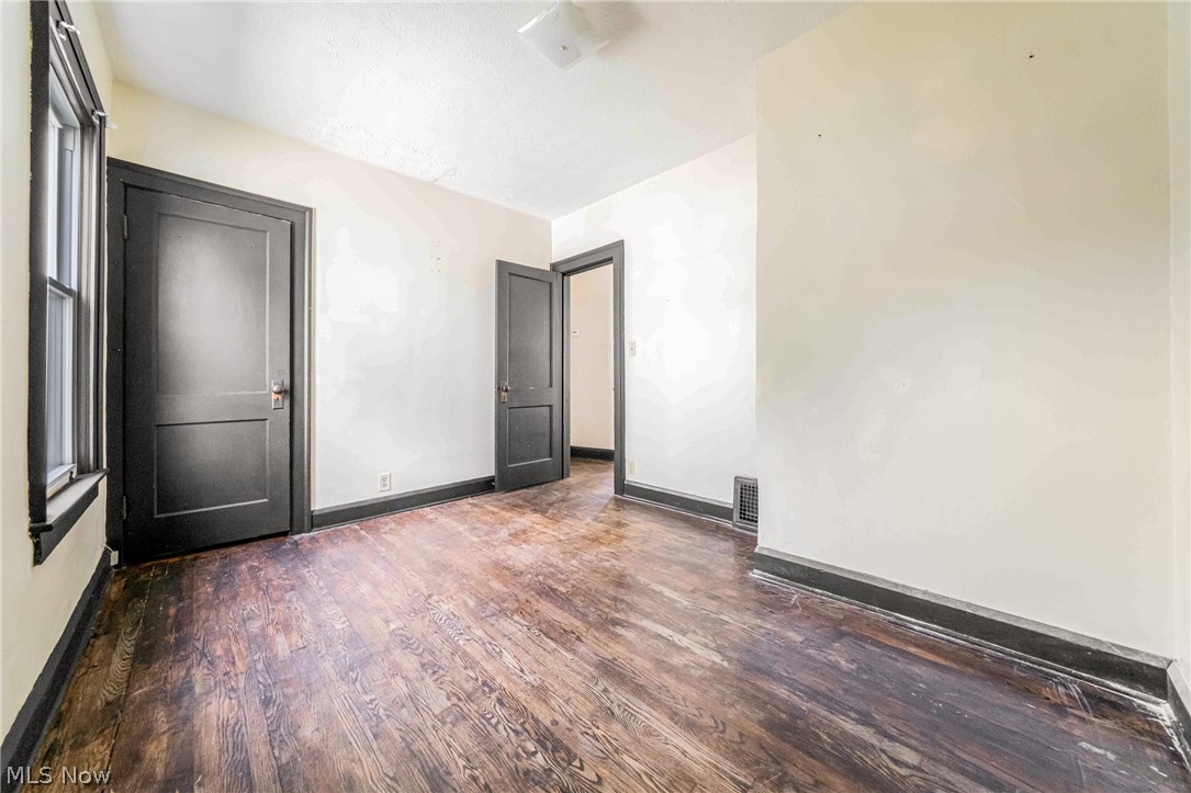 1318 Middle Avenue Property Photo 16
