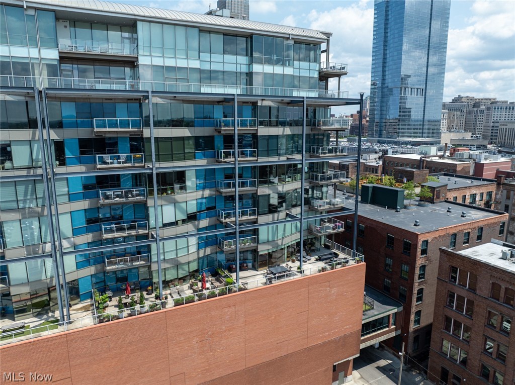 701 W Lakeside Avenue 606