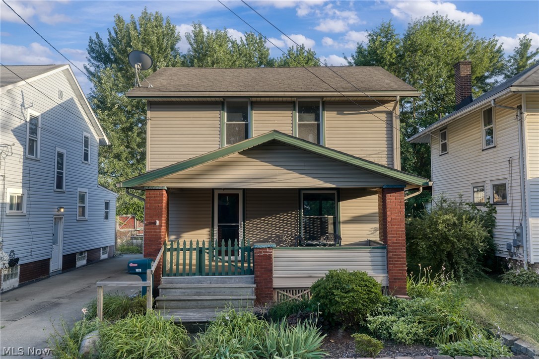 1628 May Place NE Property Photo 1