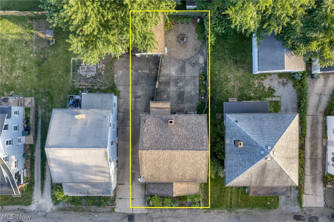 1628 May Place Ne Property Photo 4