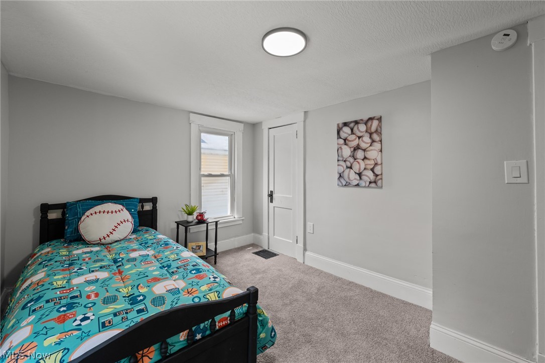 1628 May Place Ne Property Photo 33