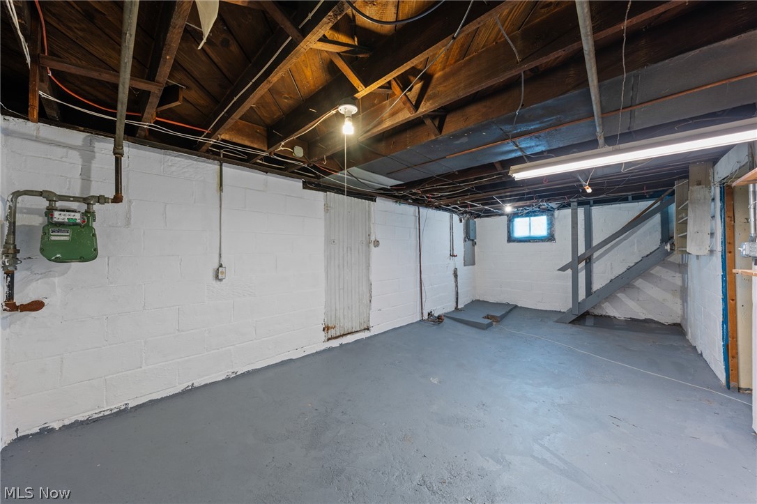 1628 May Place Ne Property Photo 38