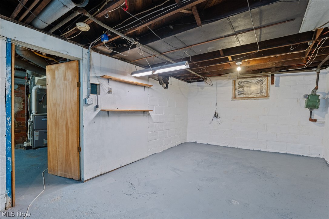 1628 May Place Ne Property Photo 39