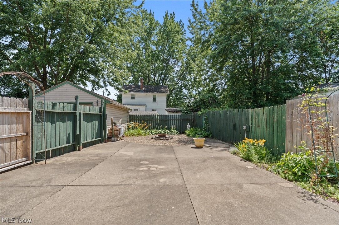 1628 May Place Ne Property Photo 41