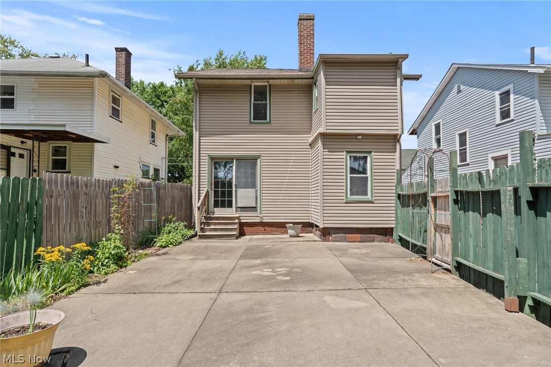 1628 May Place Ne Property Photo 42