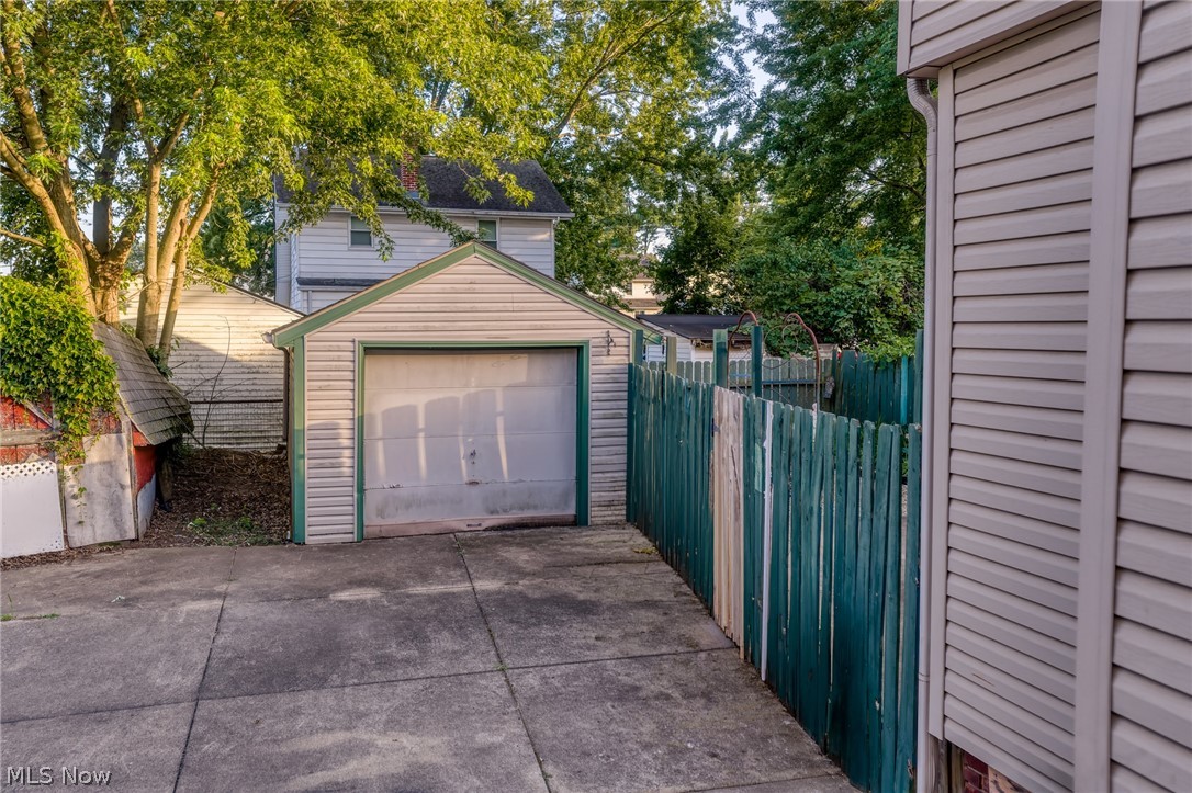 1628 May Place Ne Property Photo 43