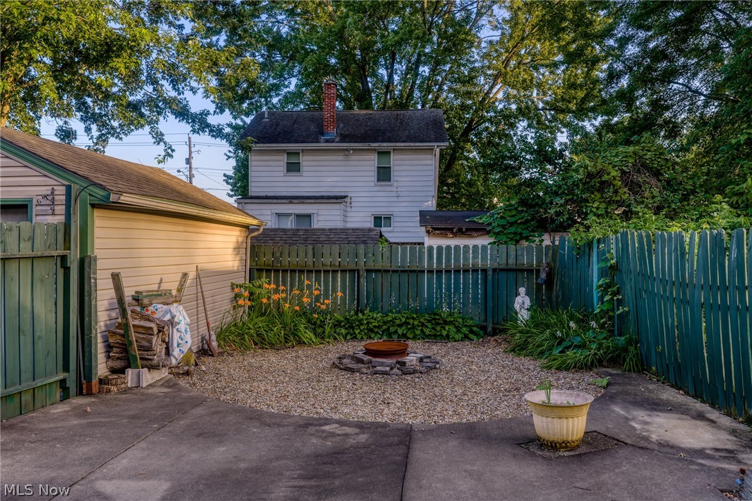 1628 May Place Ne Property Photo 44