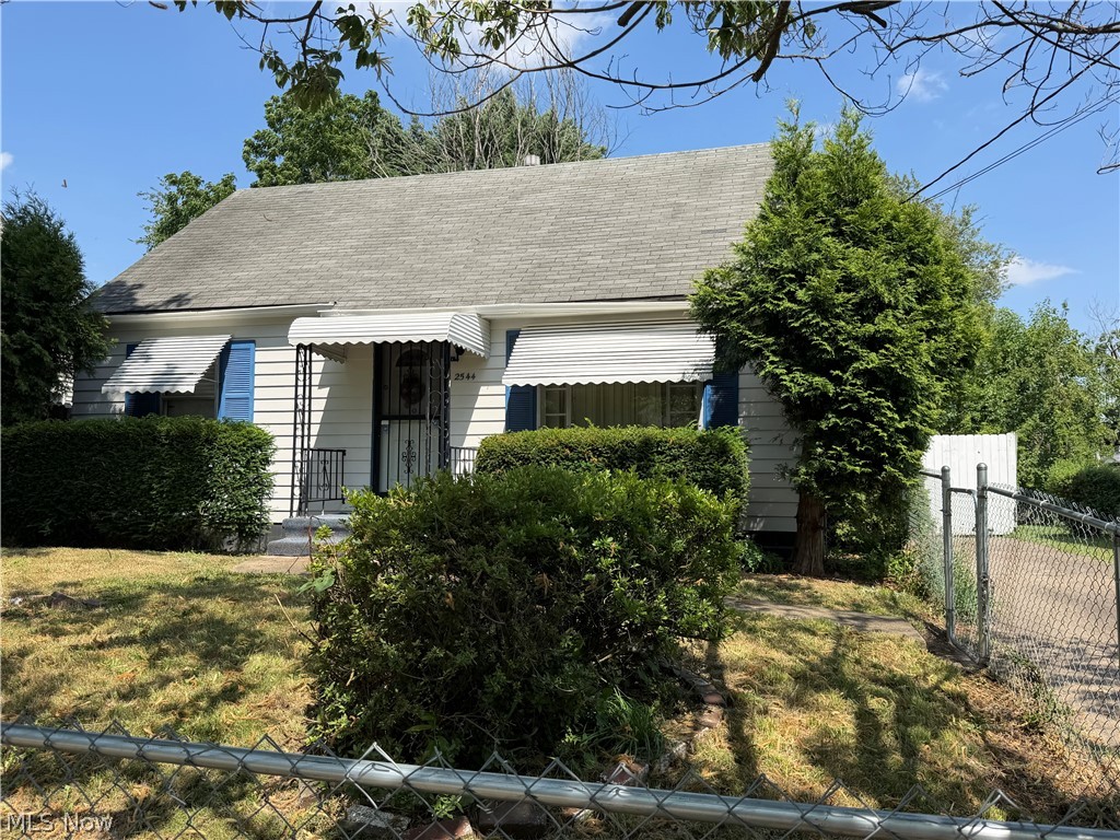 2544 Gilbert Avenue Ne Property Photo 1