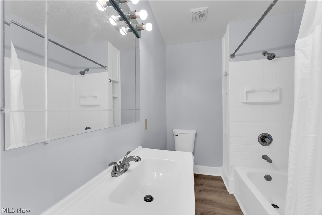 1026 W 4th Street 2/up Property Photo 20
