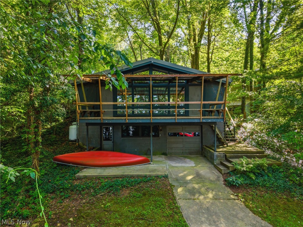 511 W Shore Drive Property Photo 1