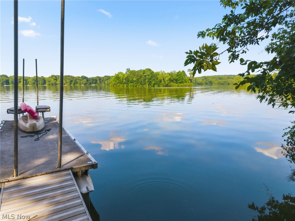 511 W Shore Drive Property Photo 4