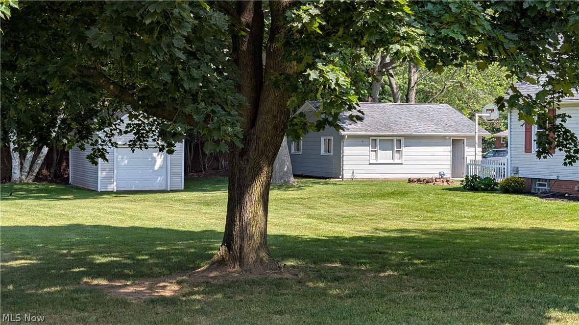 1020 E Lincoln Way Property Photo 3