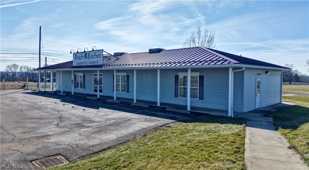 14232 Lincoln Way E Property Photo 1