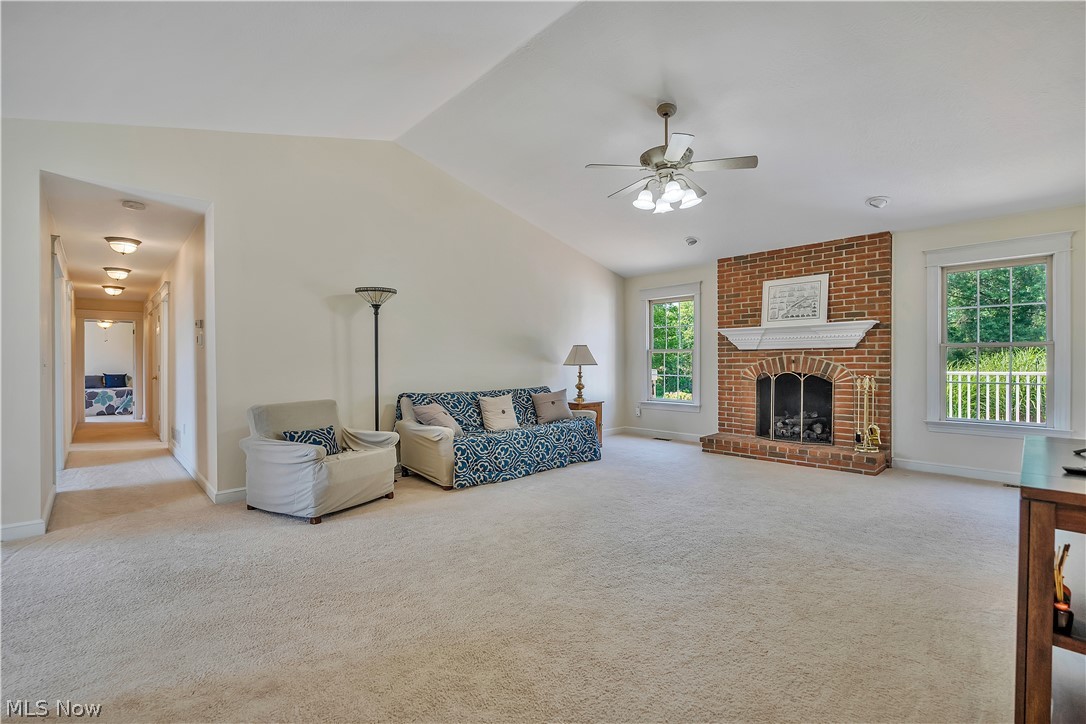 545 E Maple Street Property Photo 6