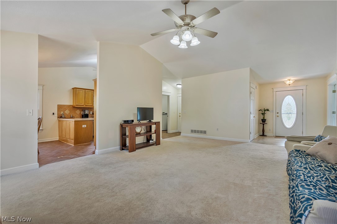 545 E Maple Street Property Photo 7