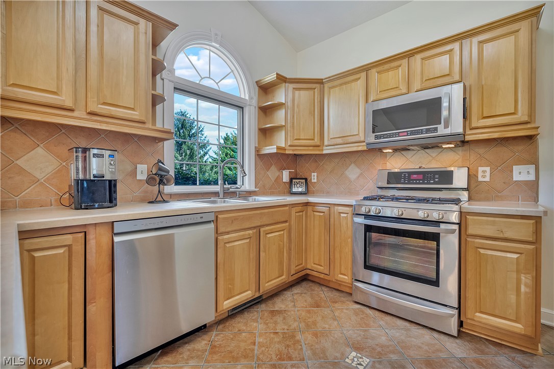 545 E Maple Street Property Photo 11