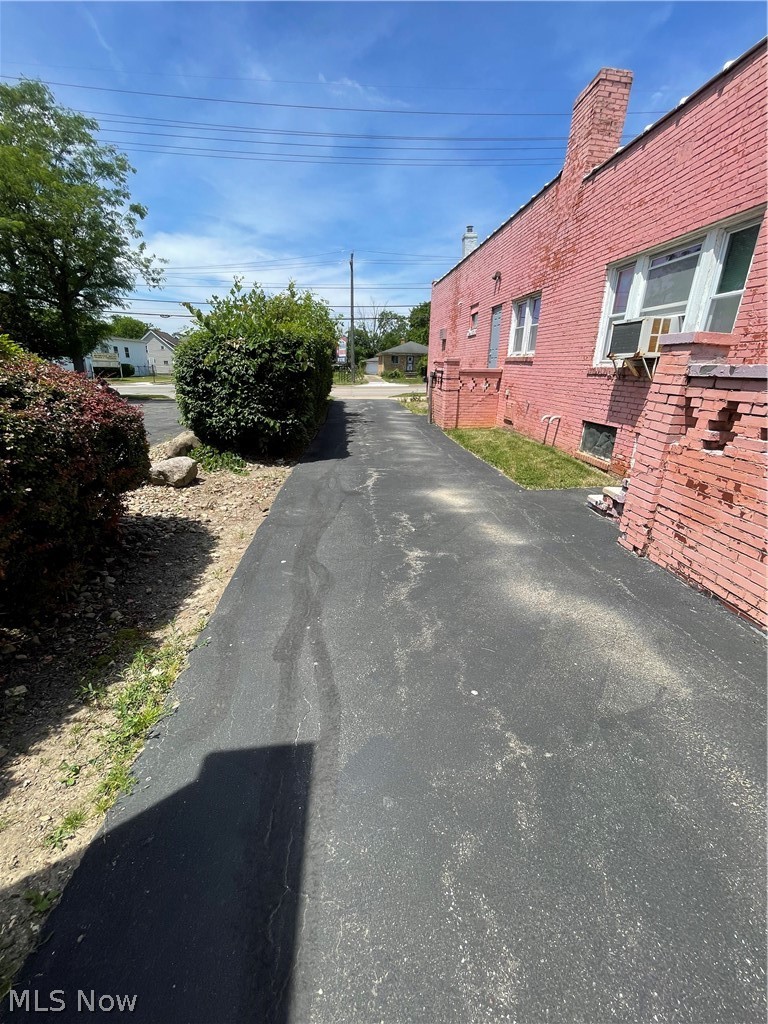 4567 Lee Road Property Photo 4