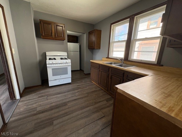 566 Sumner Street Property Photo 4
