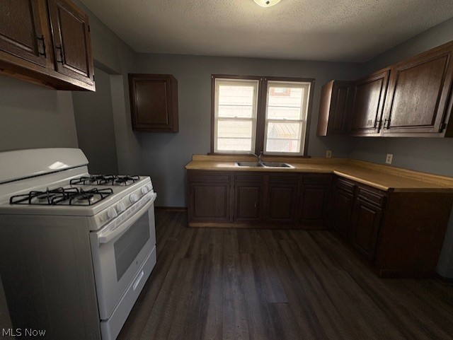 566 Sumner Street Property Photo 5