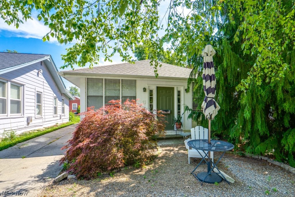 11 E 220th Street