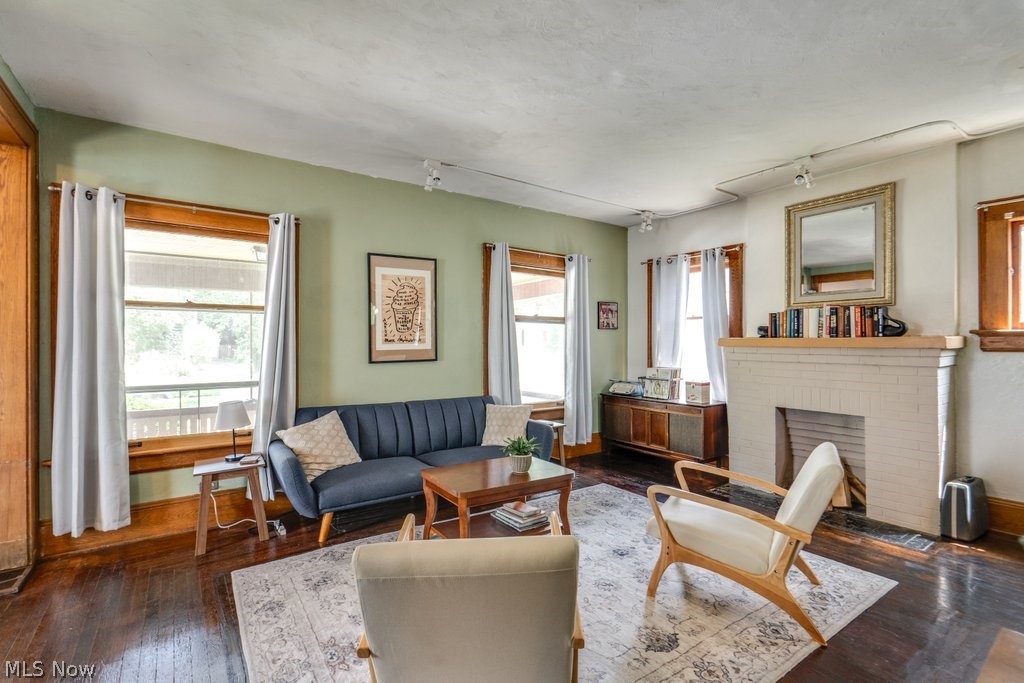 894 Elmore Avenue Property Photo 3
