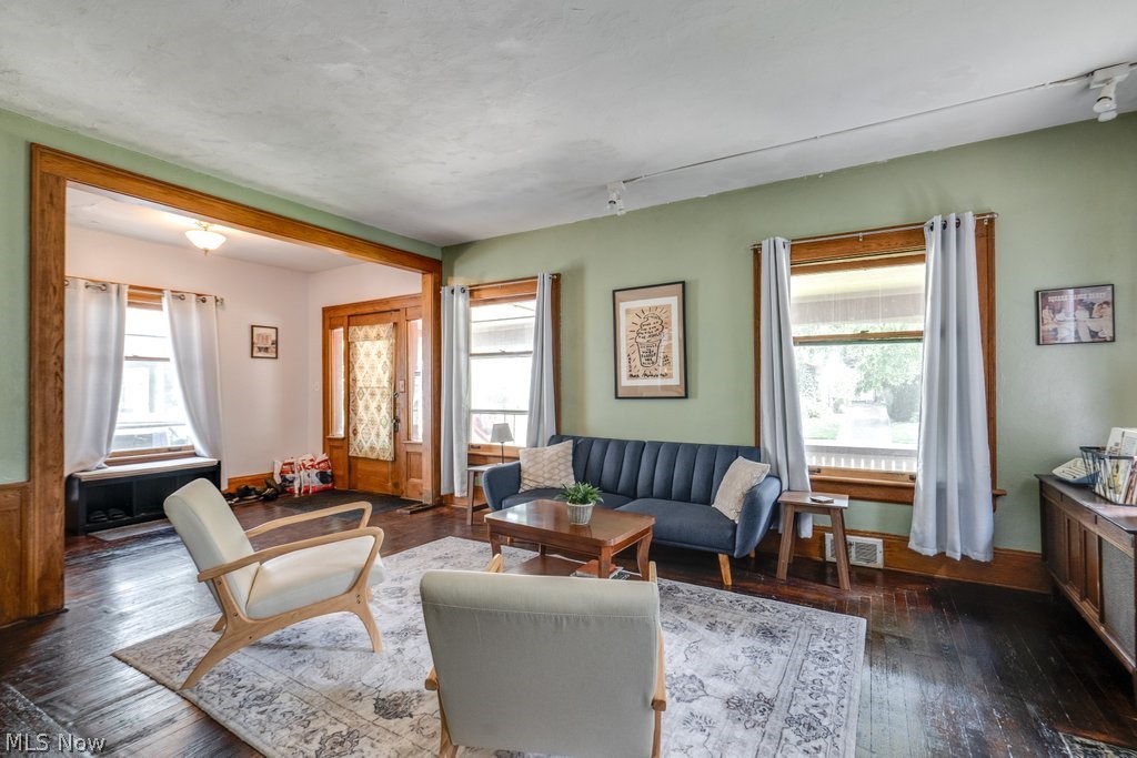 894 Elmore Avenue Property Photo 8