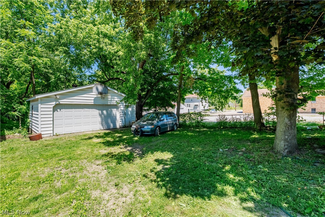 1223 W Wilbeth Road Property Photo 4