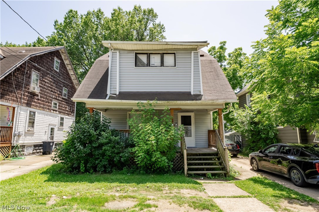 190 E Archwood Avenue Property Photo 1