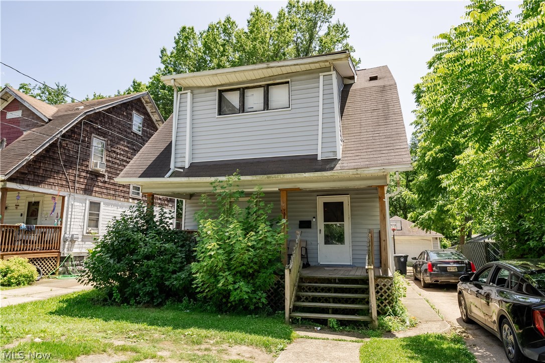 190 E Archwood Avenue Property Photo 2