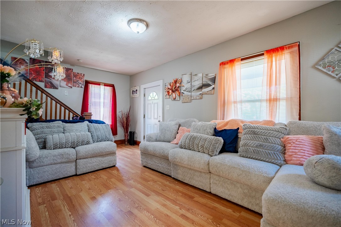 190 E Archwood Avenue Property Photo 6