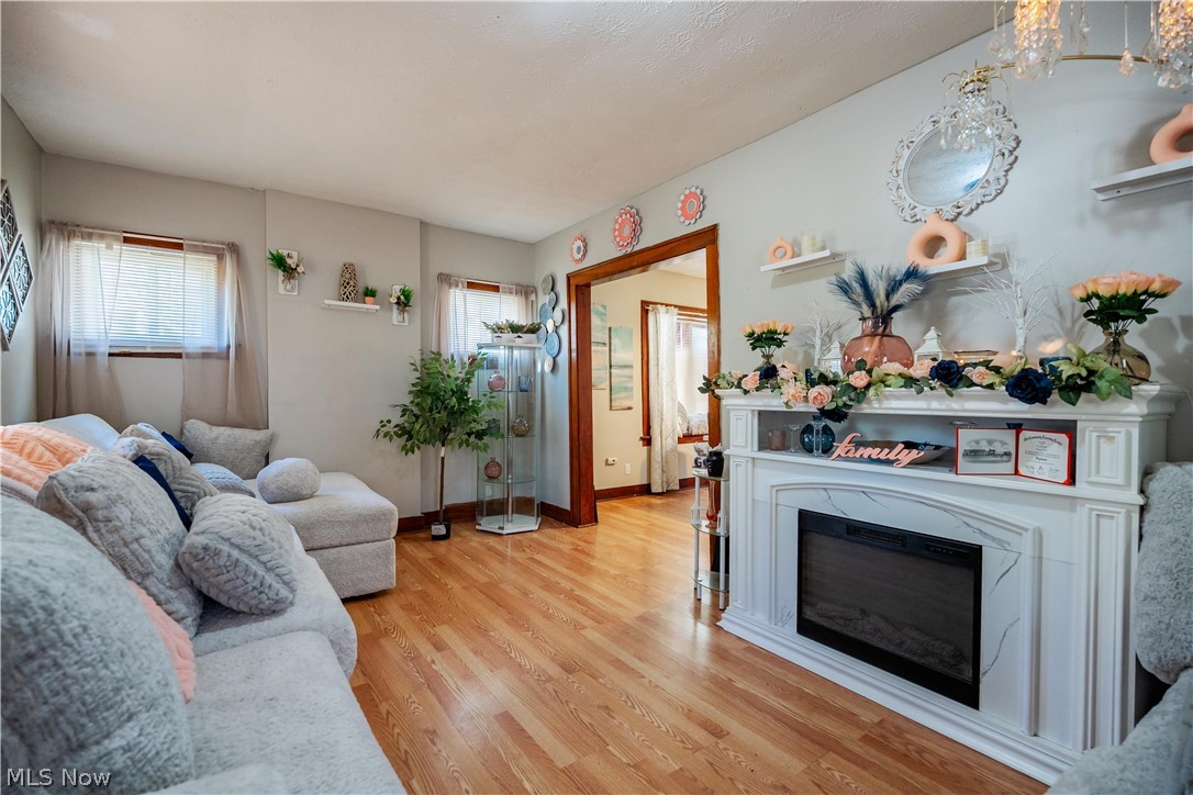 190 E Archwood Avenue Property Photo 7