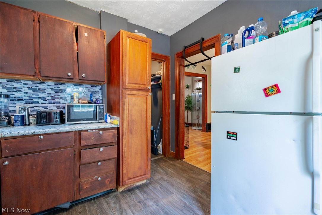 190 E Archwood Avenue Property Photo 13