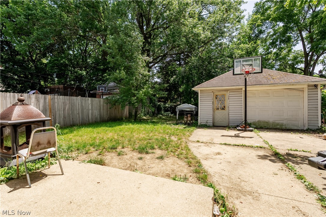 190 E Archwood Avenue Property Photo 22