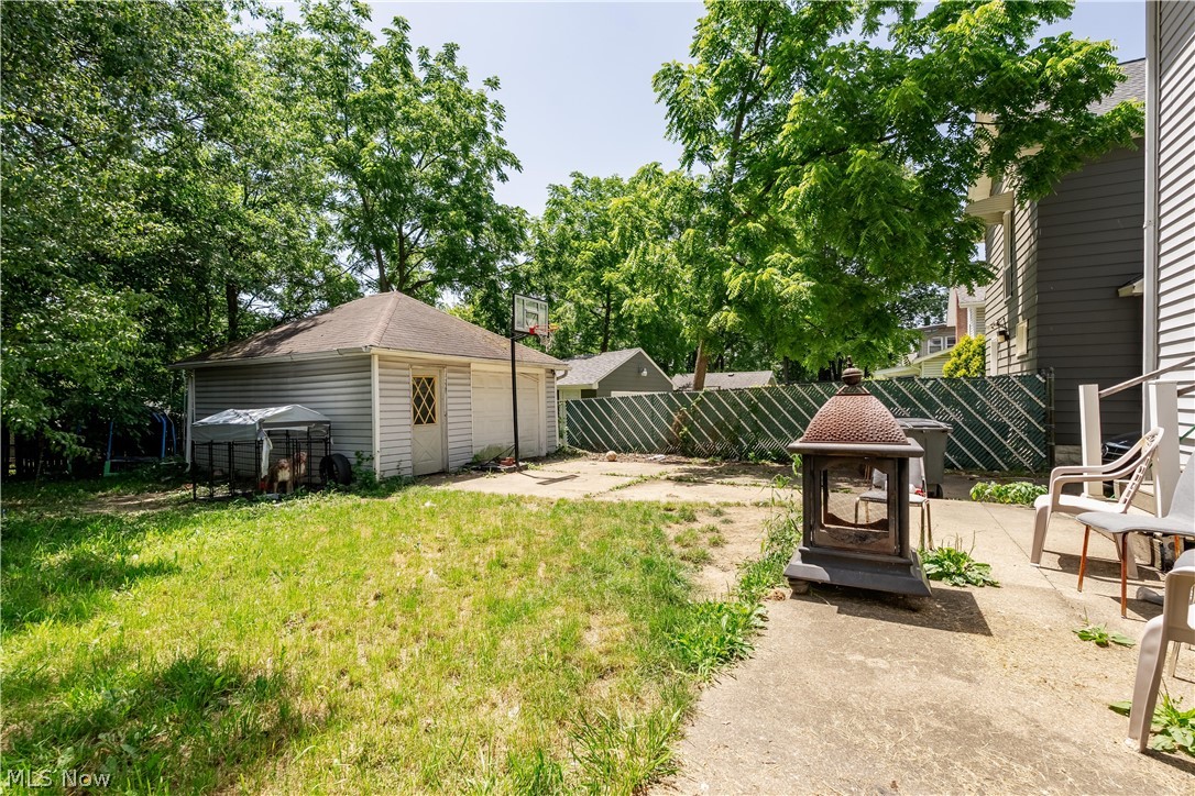 190 E Archwood Avenue Property Photo 23