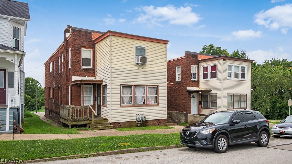 1002 & 1004 Gaston Avenue Property Photo 2