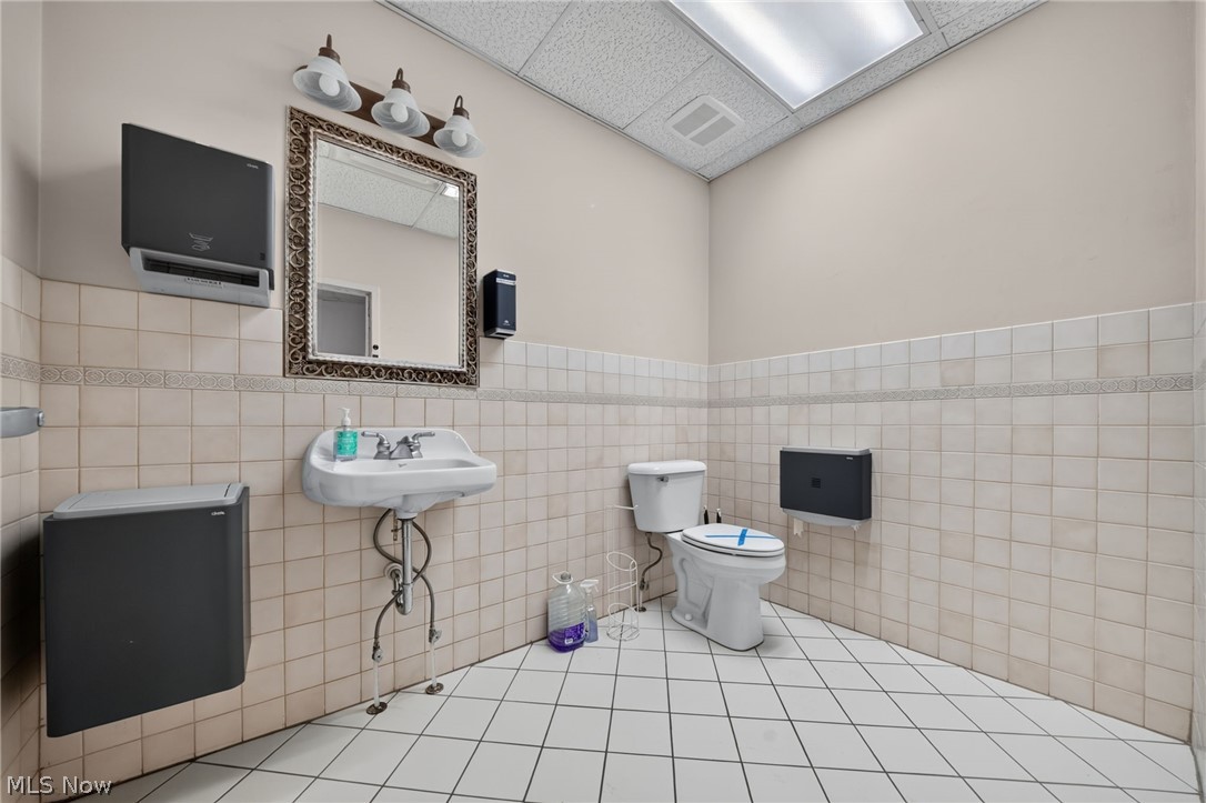 2539 W Prospect Road Property Photo 18