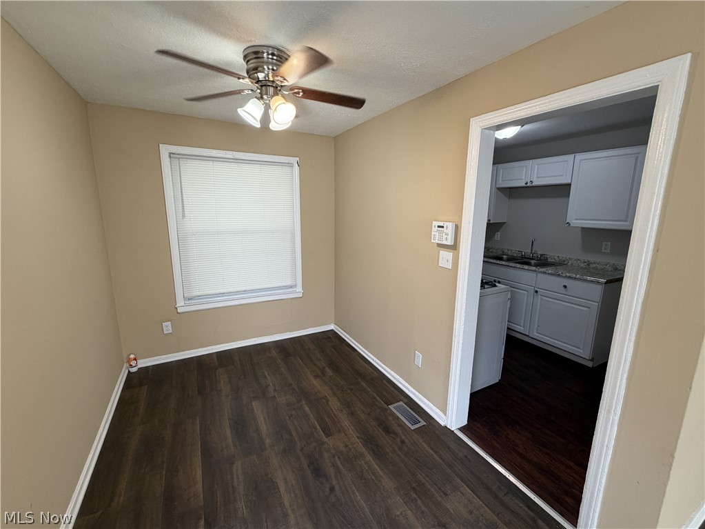1542 E 256th Street Property Photo 3