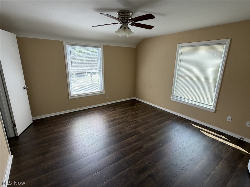 1542 E 256th Street Property Photo 15