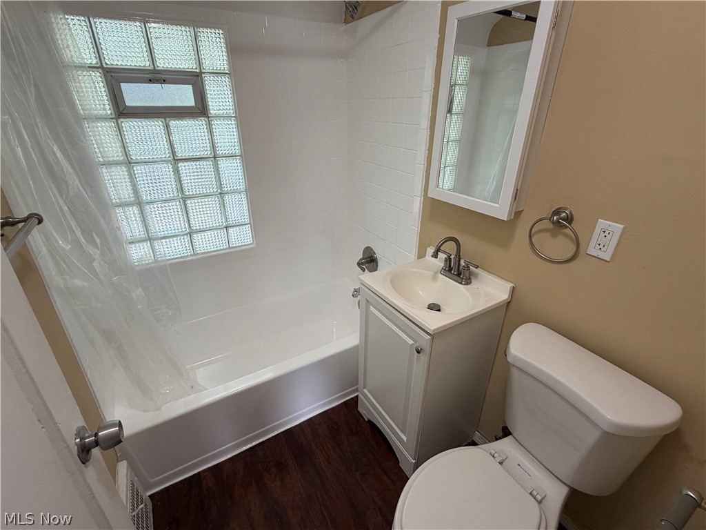 1542 E 256th Street Property Photo 17
