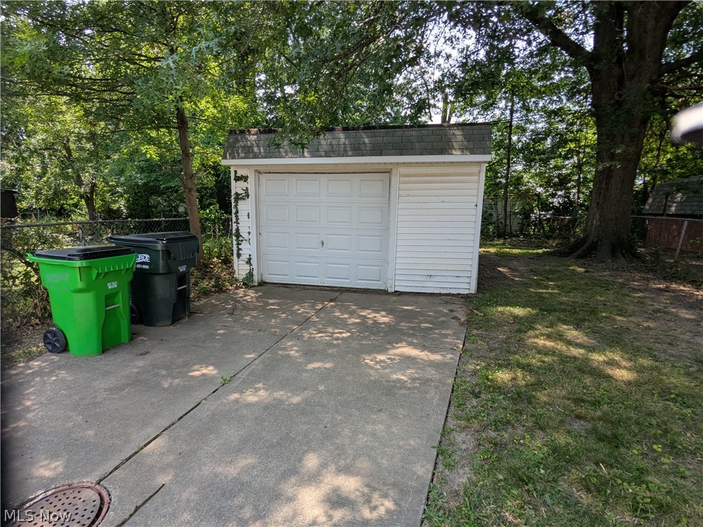 1542 E 256th Street Property Photo 25