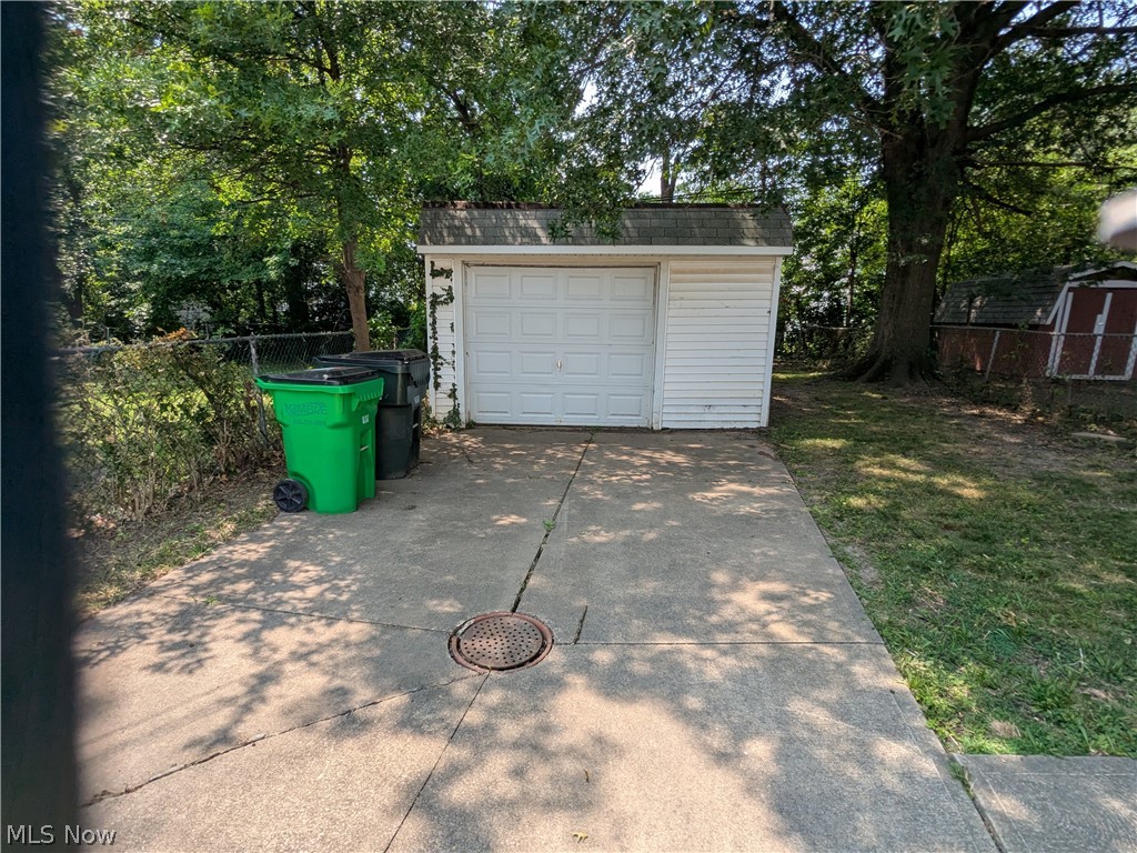 1542 E 256th Street Property Photo 26