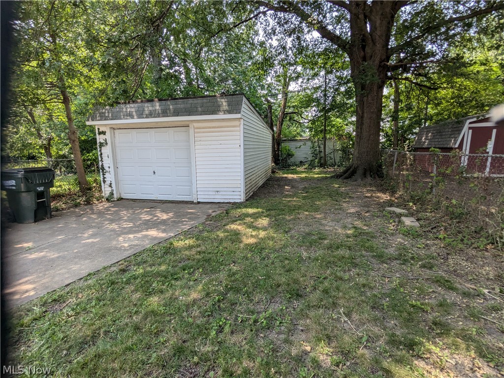 1542 E 256th Street Property Photo 27