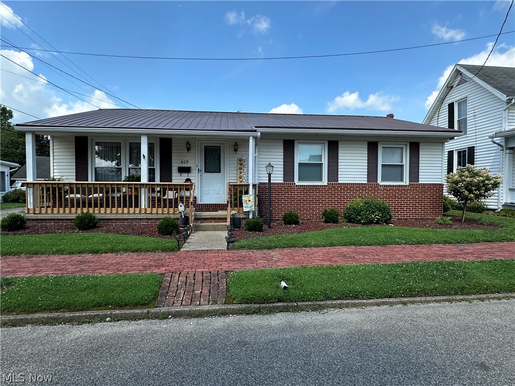 609 Lewis Street Property Photo 1