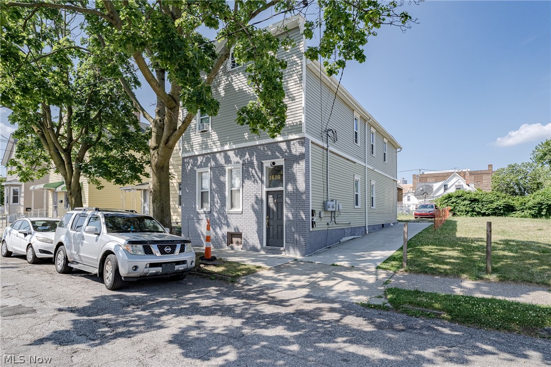 1616 E 33rd Street Property Photo 1