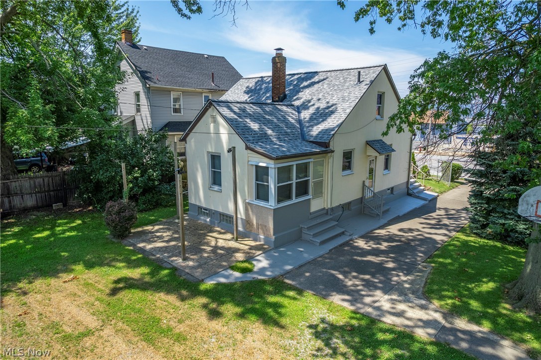 2124 E 28th Street Property Photo 4