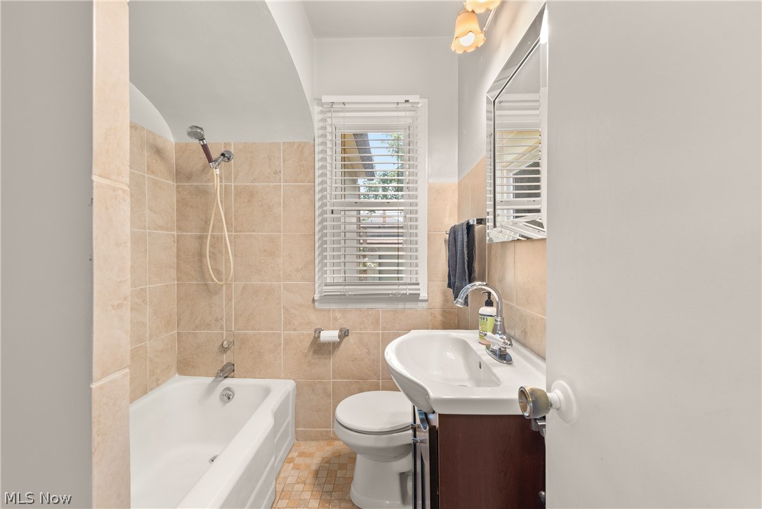 2124 E 28th Street Property Photo 16