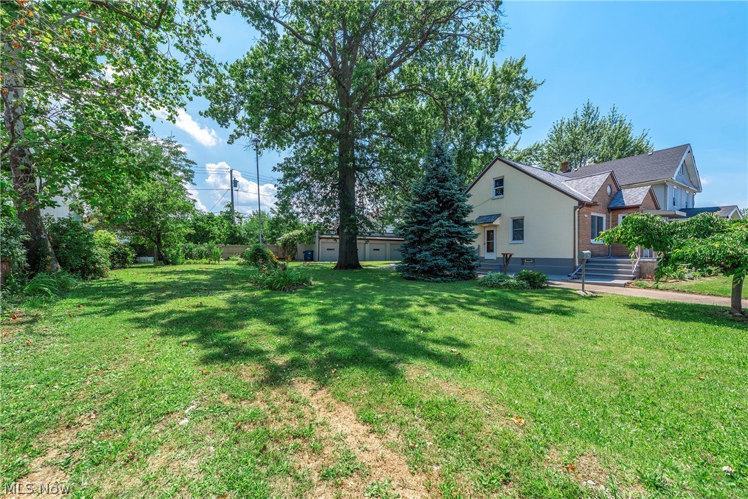 2124 E 28th Street Property Photo 43